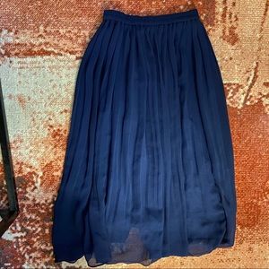 XS Uniqlo Pleated High Waisted Midi Skirt - Navy